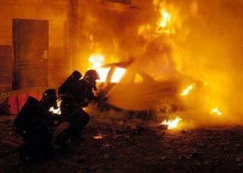 Во Франции в новогоднюю ночь хулиганы сожгли более 900 автомобилей