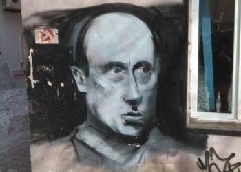 Портрету Владимира Путина в Свободном неизвестные дорисовали усы