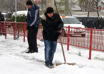 Не очищенными от снега придомовыми территориями в Благовещенске займется прокуратура