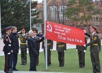 Главам 29 муниципалитетов Приамурья сегодня вручили знамена Победы 