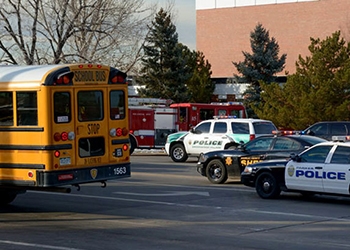 Подростки в США обстреляли школьный автобус