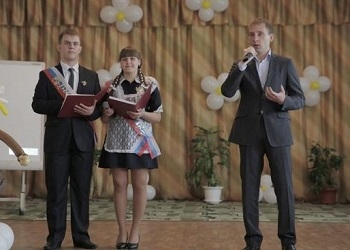 Александр Козлов поздравил райчихинских выпускников 