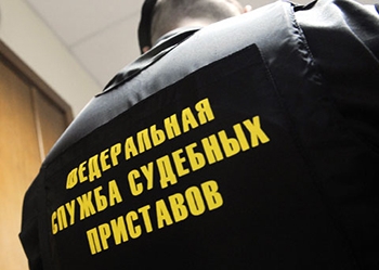 В Уфе женщина, задолжавшая 740 тысяч рублей, задавила трех судебных приставов 