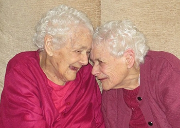 Самые пожилые близнецы в мире умерли с разницей в месяц