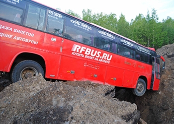 Пассажирский автобус упал в канаву на трассе Комсомольск-на-Амуре – Хабаровск