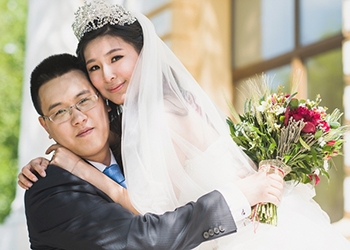 Амурские фотографы устраивают свадебные фотосессии для богатых китайских пар