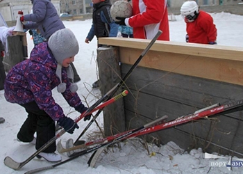В Лопче Тындинского района к зиме появится хоккейная коробка