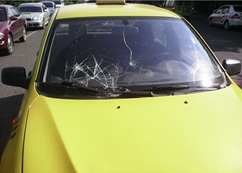 В районе КПП Благовещенска таксист сбил женщину