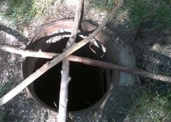 В Райчихинске ребенок упал в канализационный колодец