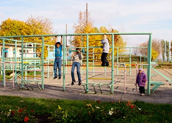 В двух детских домах Приамурья откроют спортивные площадки