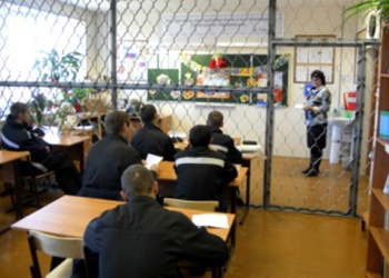 В Приамурье за школьные парты сели около 500 осужденных