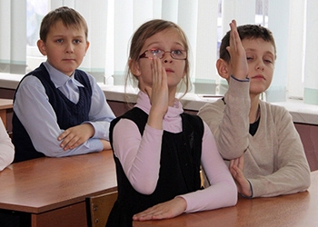 Чаще всего родителям российских школьников приходится сдавать деньги на ремонт
