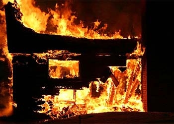 Огнеборцы Тамбовского района тушили пожар в летней кухне