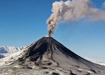 Камчатский вулкан выстрелил пеплом на 1500 метров