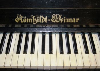 В амурском краеведческом музее появилось пианино со столетней историей