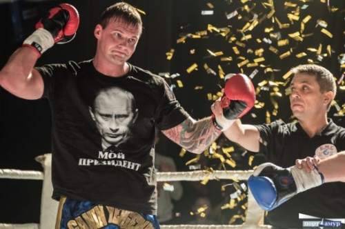 Международный бой за звание чемпиона в супертяжелом весе выиграл Евгений Ганин