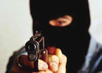 Два брата с ружьем напали на сотрудницу АЗС в Свободненском районе