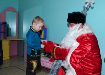 Шимановских ребят поздравил полицейский Дед Мороз