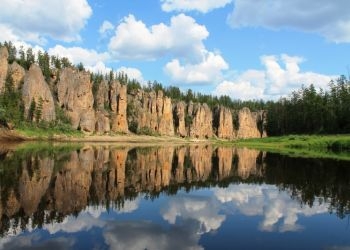 Природный парк Якутии «Ленские столбы» признали самым красивым в России 