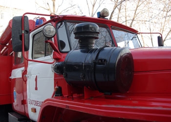 В Благовещенске пожарные вынесли ребенка из горящего дома на улице Амурской