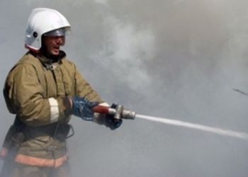 В Райчихинске из горящего барака спасли троих горожан