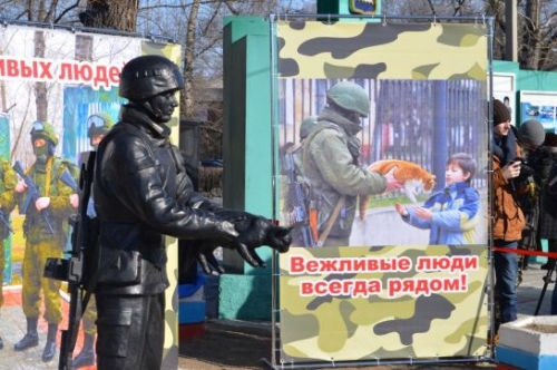 В Белогорске на улицы вышли вежливые солдаты