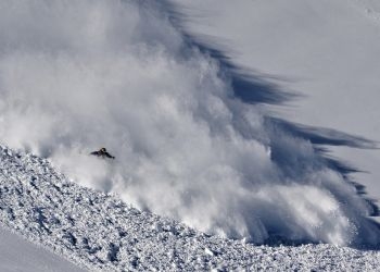 На Камчатке в результате схода лавины погиб сноубордист из Германии