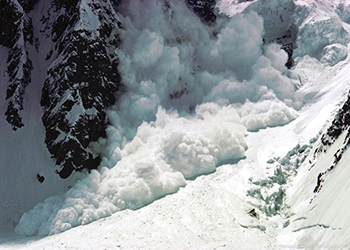 Амурские туристы могли попасть под снежную лавину в Бурятии