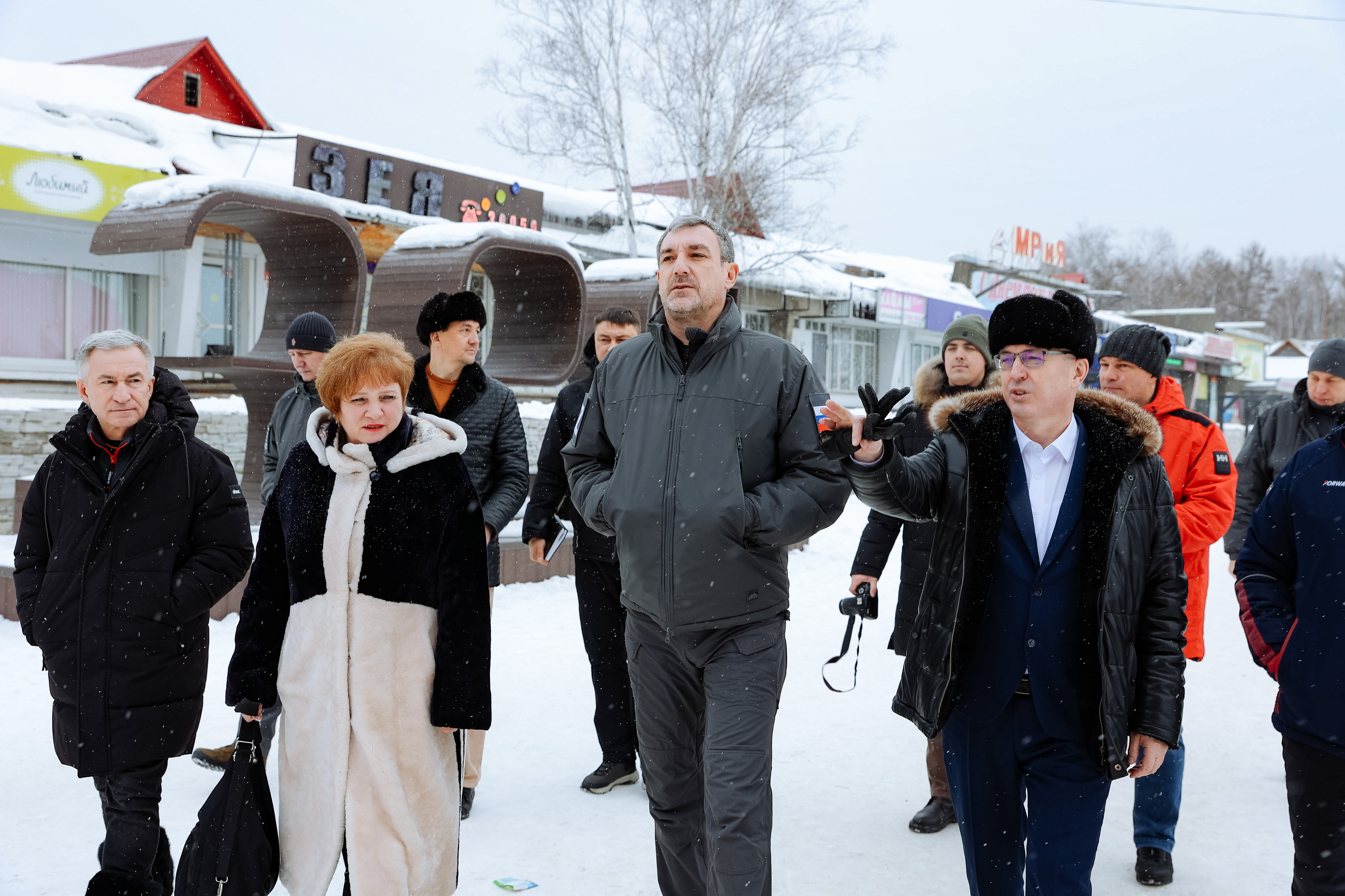 Василий Орлов осмотрел центральную площадь Зеи после реконструкции