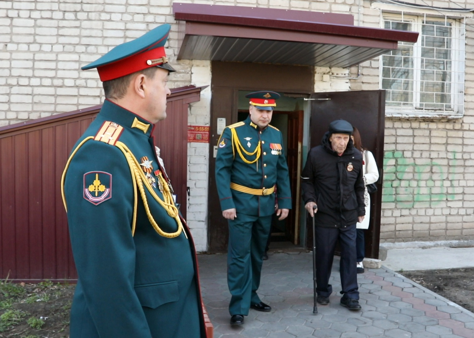 Военные Восточного военного округа поздравили ветеранов с Днем Победы |  07.05.2024 | Благовещенск - БезФормата