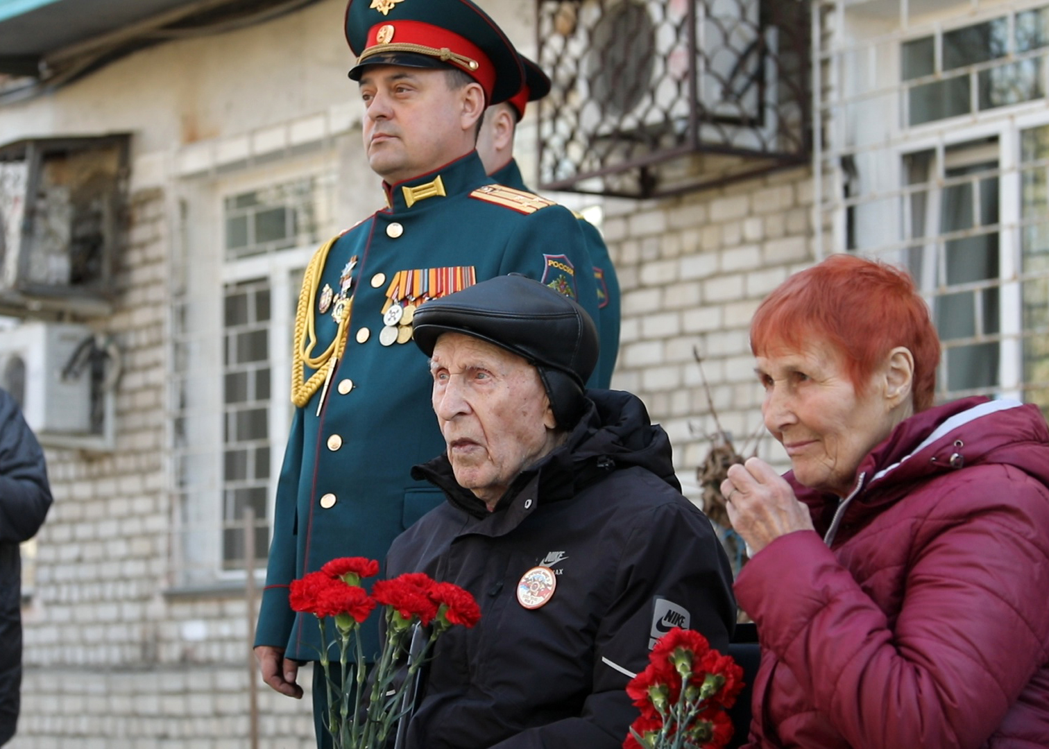 Военные Восточного военного округа поздравили ветеранов с Днем Победы |  07.05.2024 | Благовещенск - БезФормата