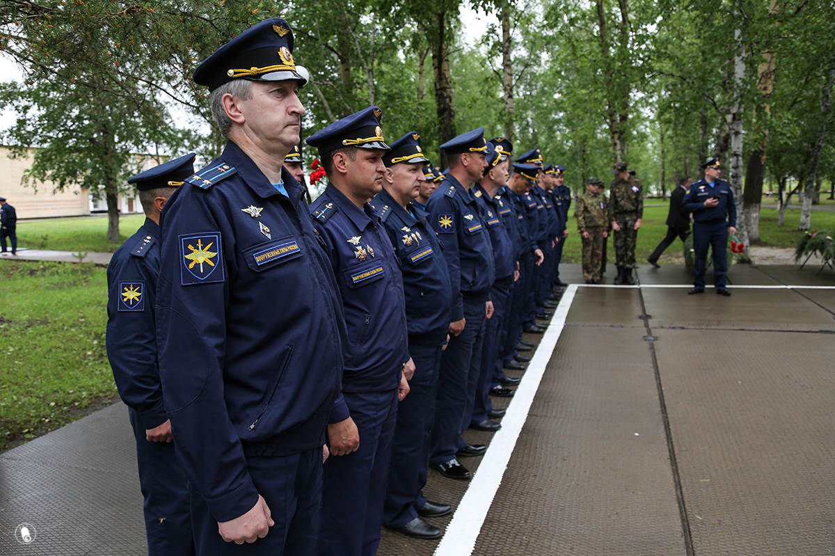 Памятник погибшему в Сирии летчику Олегу Пешкову открыли в Белогорском  районе