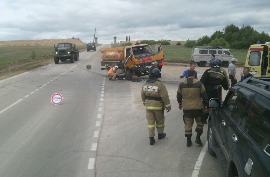 На выезде из Свободного разбился бензовоз