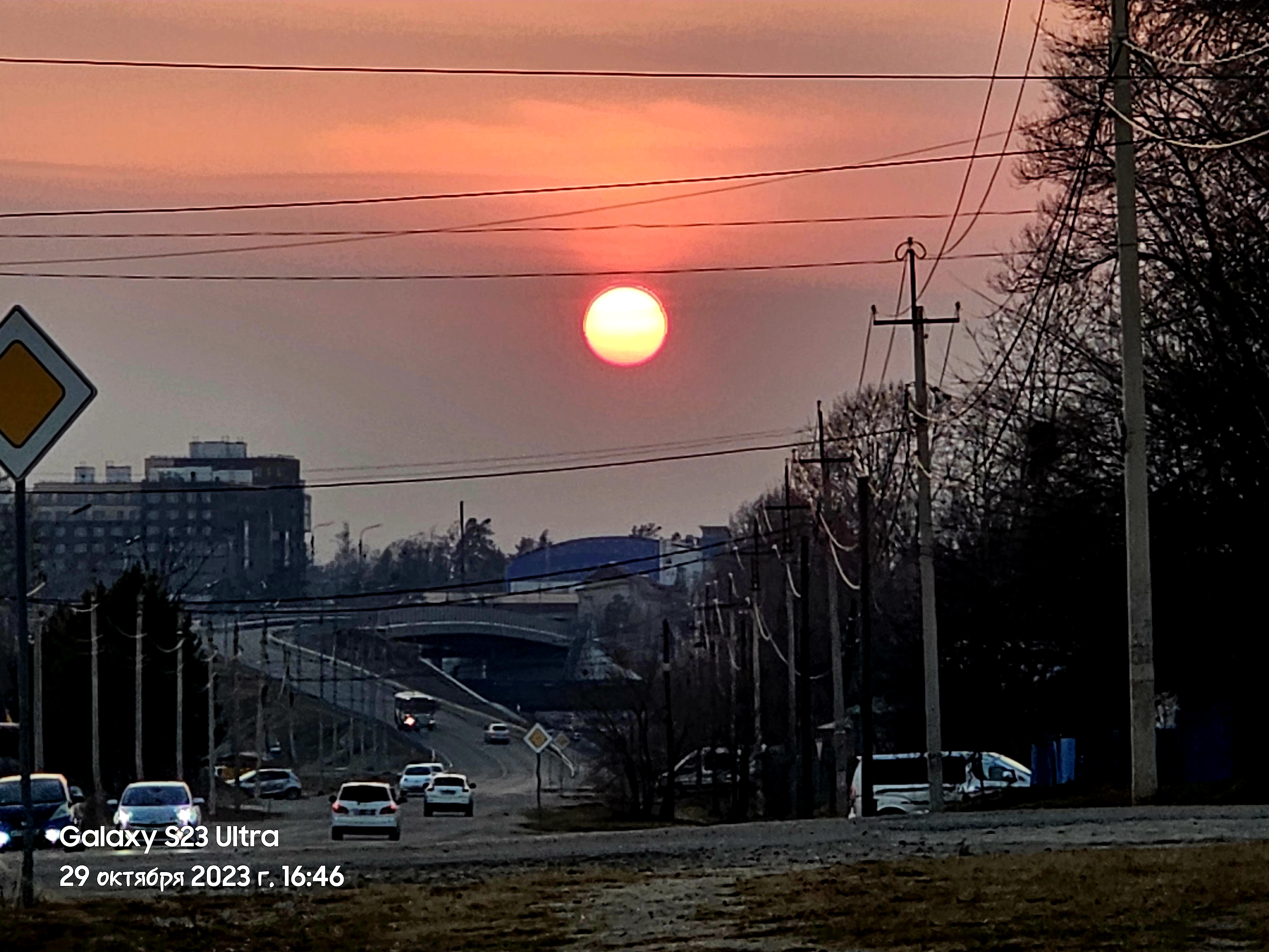 Амурчане увидели в небе «кровавое» солнце