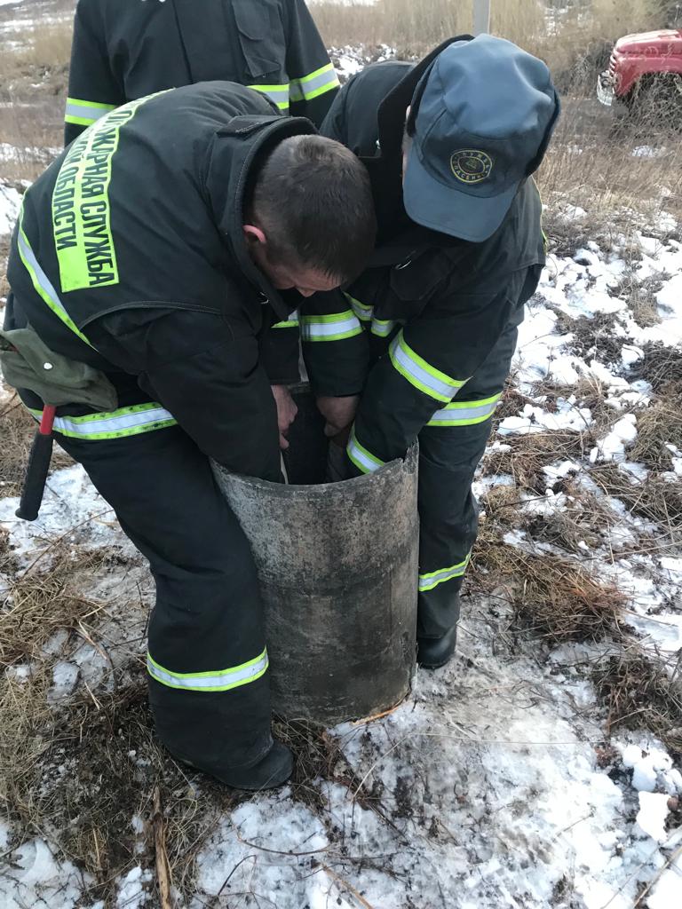 В Приамурье мальчик спрятался в трубу и застрял в ней