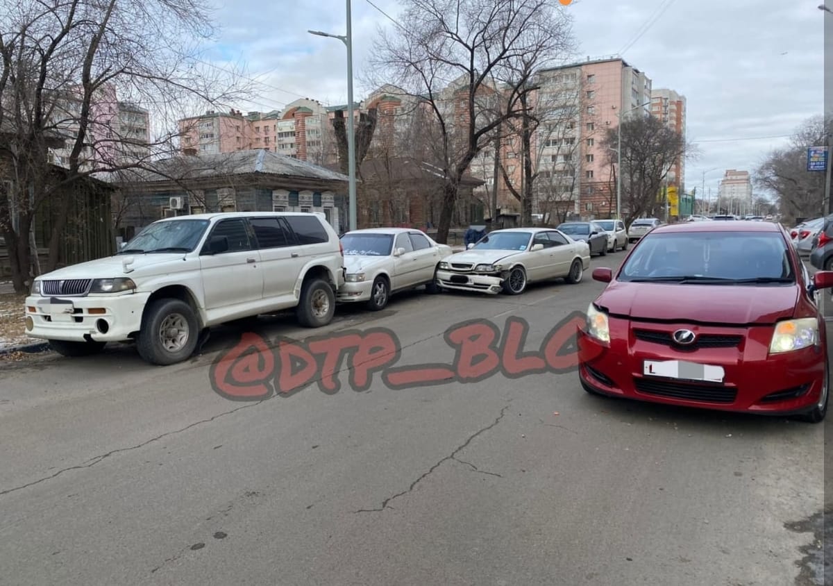 Цепная реакция: в Благовещенске произошло ДТП с четырьмя автомобилями