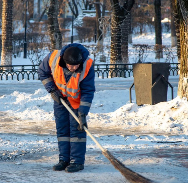 Более полутора. День снега.