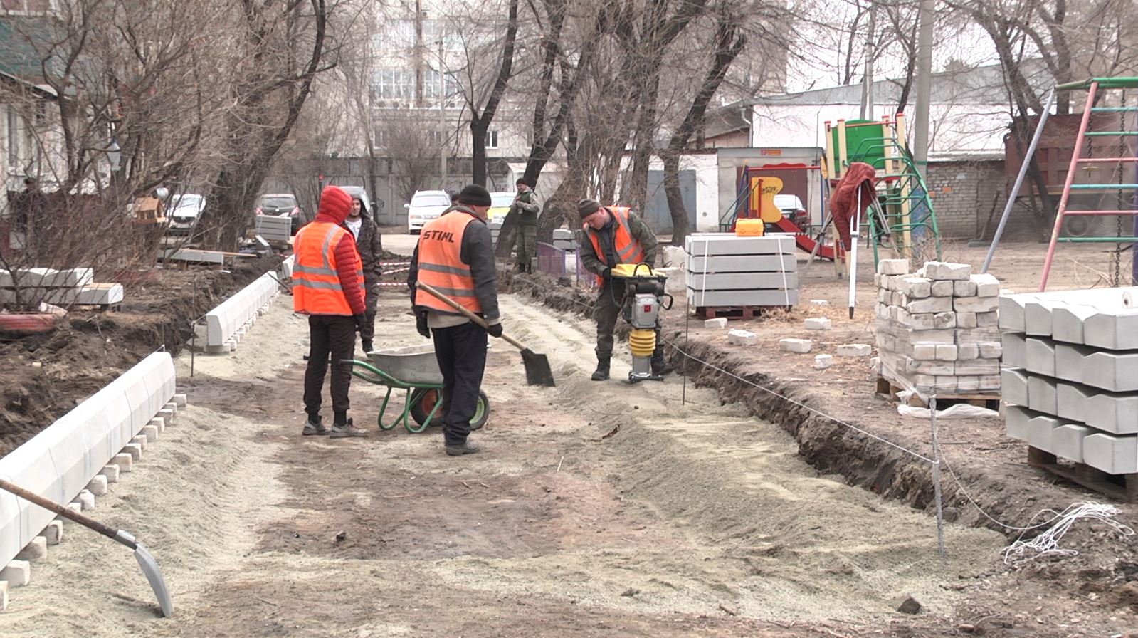 В Благовещенске началось благоустройство дворов