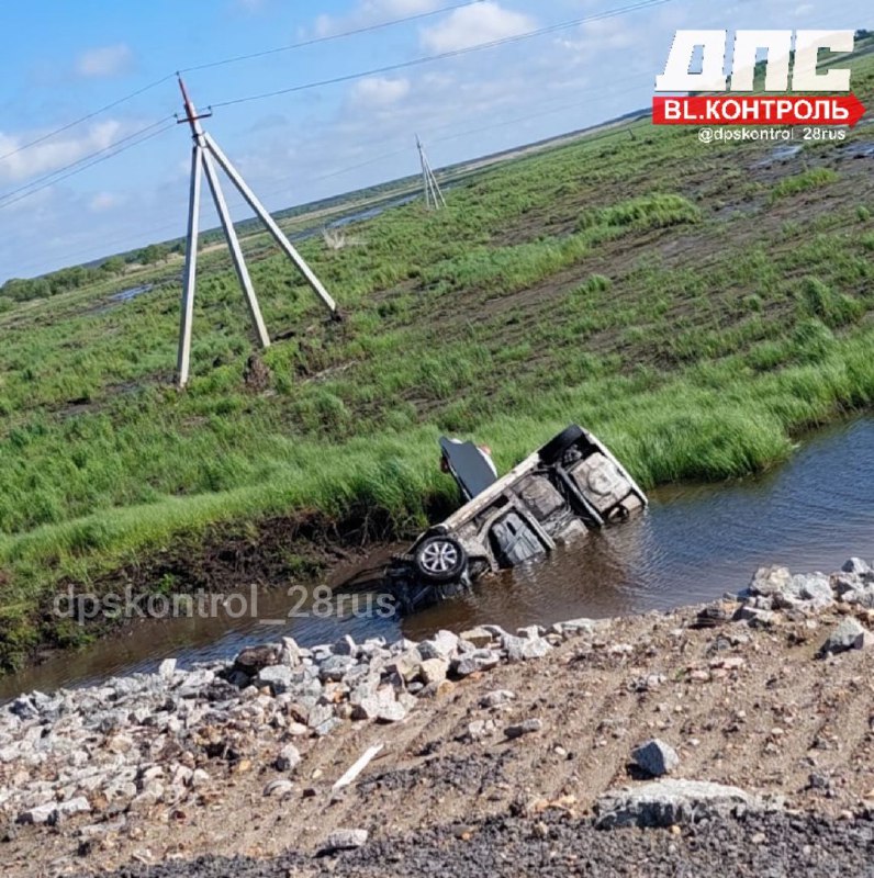 Затонувшие автомобили в болоте