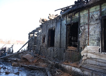 У лечившихся в ковидном госпитале амурчан сгорели дом и все имущество