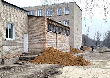 Амурская область приступила к ремонту школы в подшефной Амвросиевке