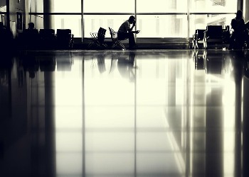 Аэропорт Благовещенска бесплатно обслужит в бизнес-зале близких жертв теракта