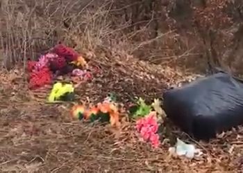 Жителей амурского села возмутили кучи мусора на местном кладбище