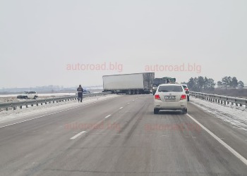 Соцсети: грузовик перегородил дорогу на подъезде к Благовещенску