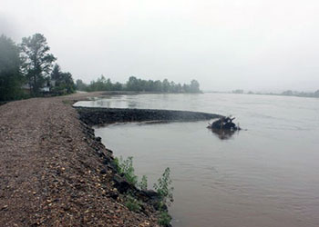 Река Селемджа в районе Норска возвращается в пределы поймы