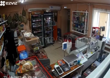 Амурские полицейские ищут подозреваемых в разбойном нападении на продавца в Свободном