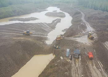 Золотодобытчик заплатил крупный штраф за загрязненную реку в Приамурье