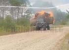 Соцсети: в Амурской области в движущемся тракторе загорелось сено