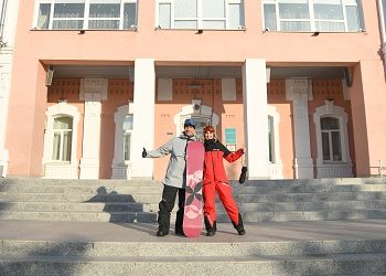 Пара сноубордистов сыграла спортивную свадьбу в Благовещенске