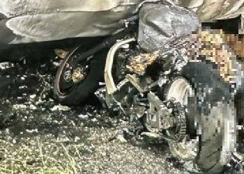 Соцсети: в Благовещенске мотоцикл влетел в теплотрассу и загорелся